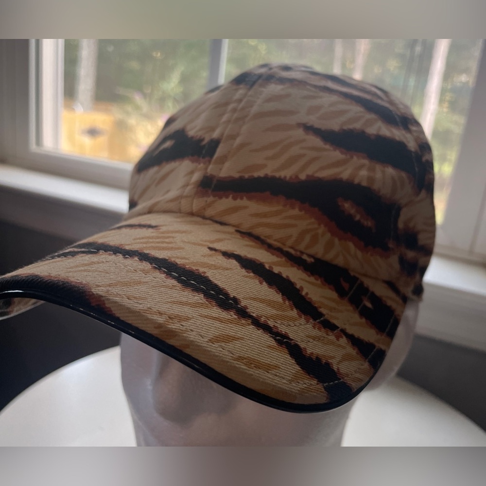 Dolce and Gabbana, AUTHENTICATED. Ball cap size Medium - Picture 2 of 11